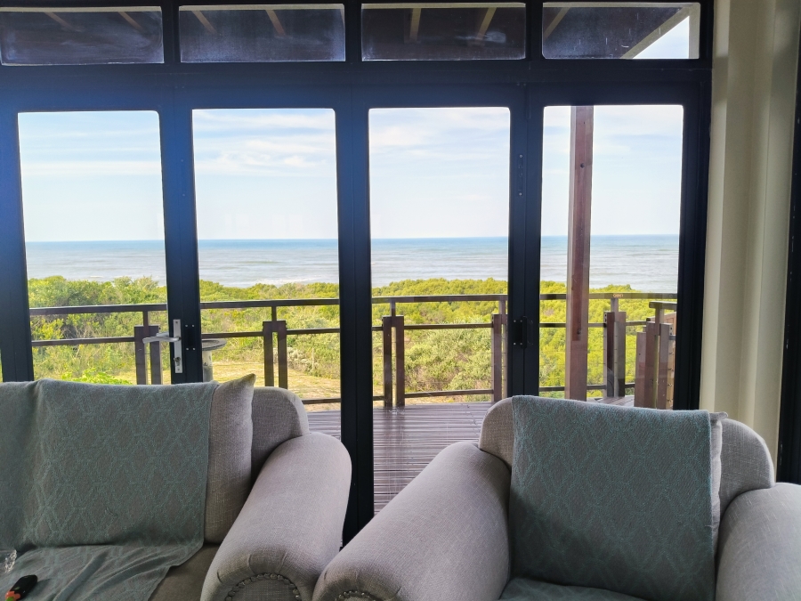 6 Bedroom Property for Sale in Paradise Beach Eastern Cape